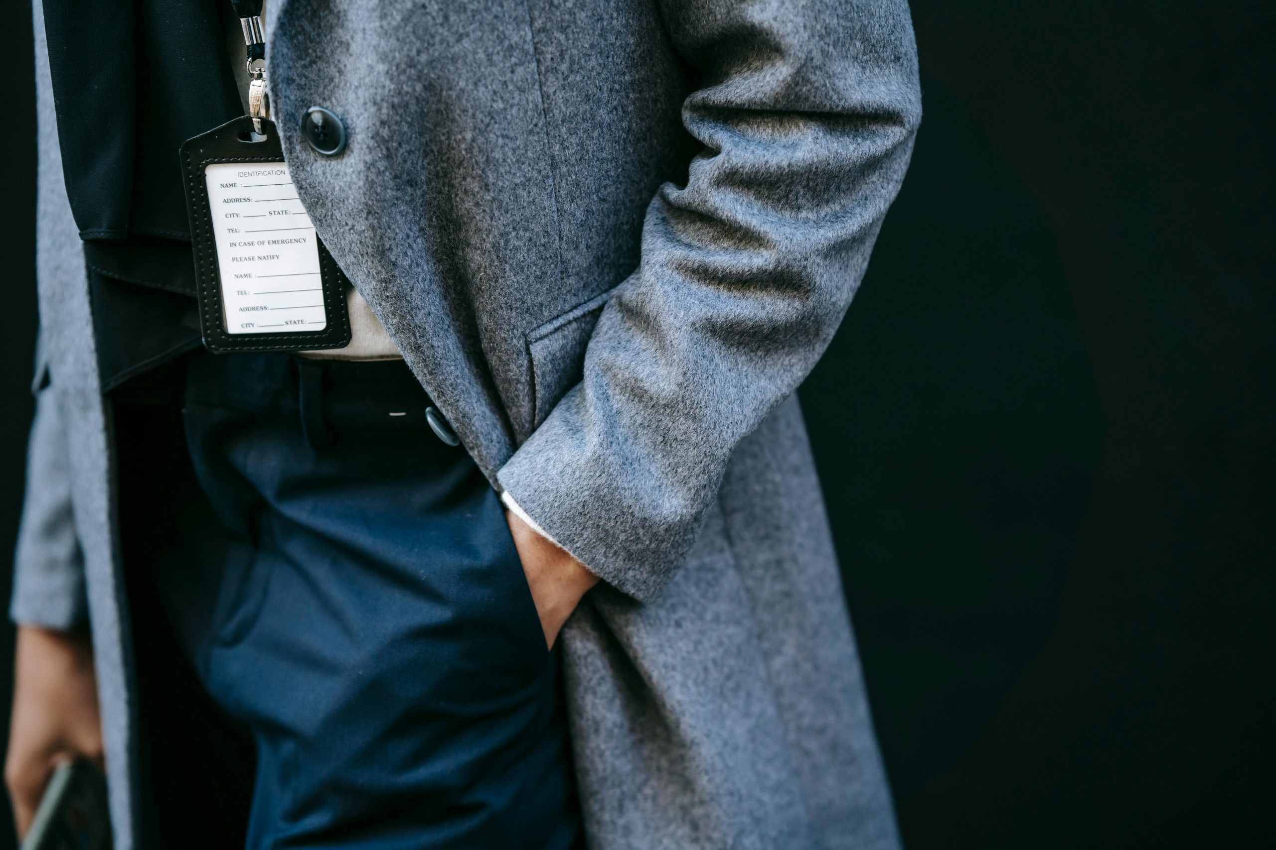 Astuces pratiques pour découdre les poches d'un manteau