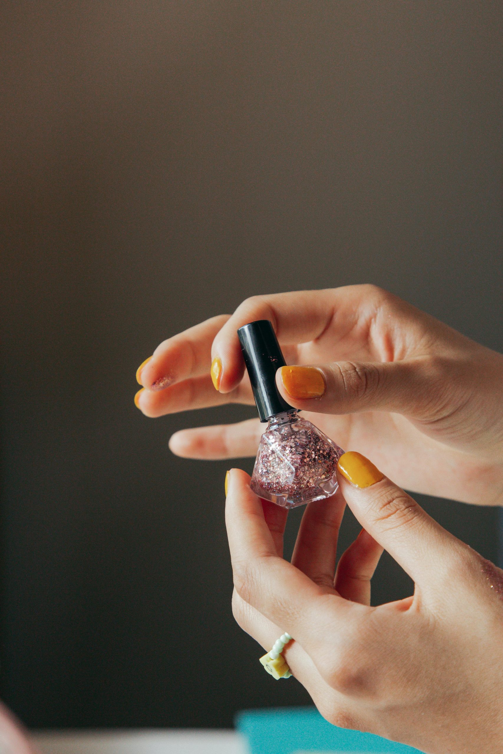 Ongles brillants paillettes tutoriel