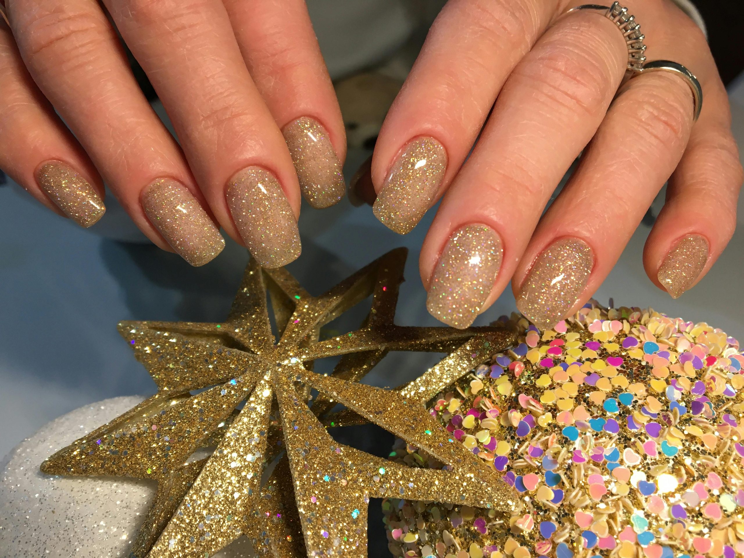 Ongles paillétés techniques scintillantes