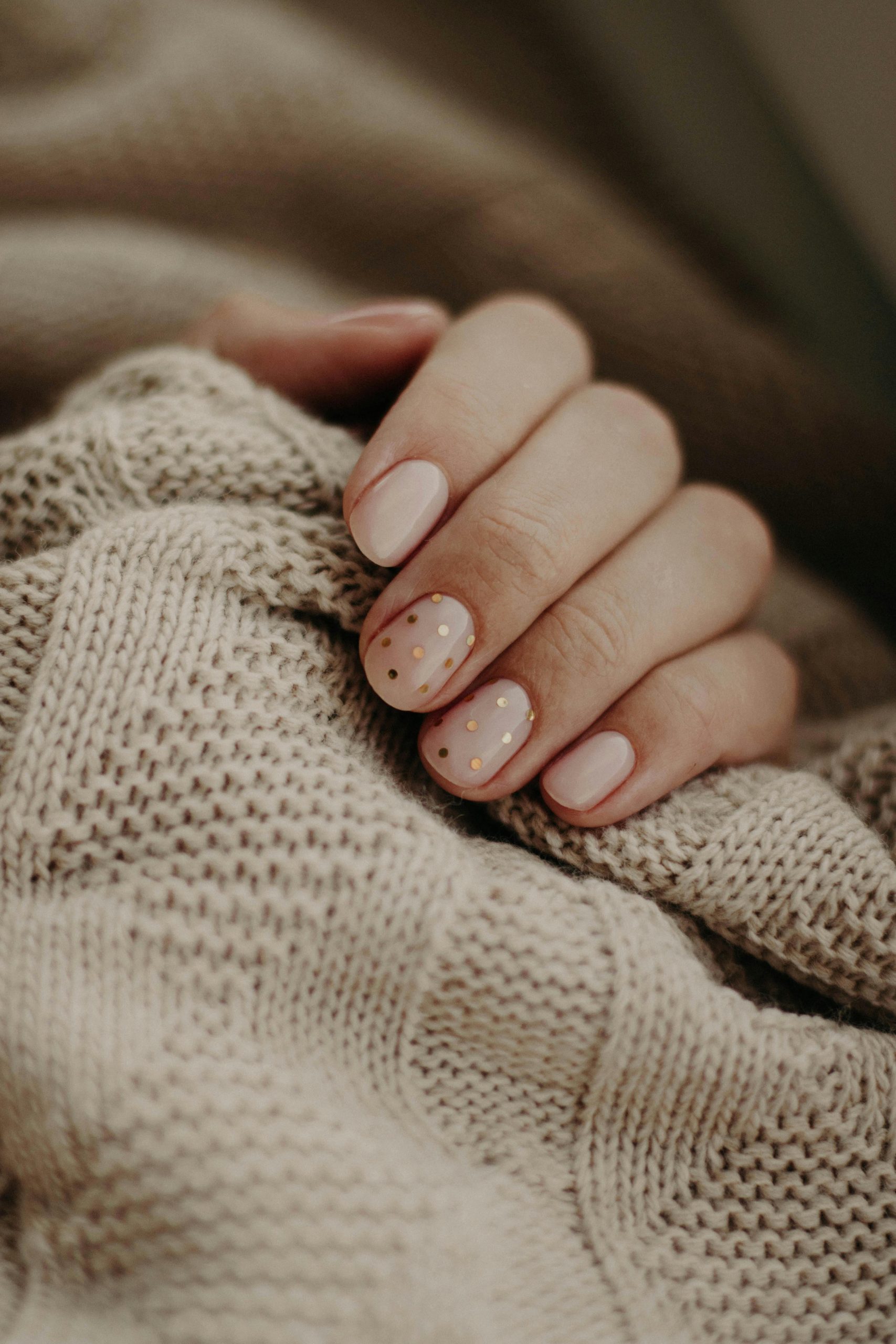 Tendances nail art beige 2024