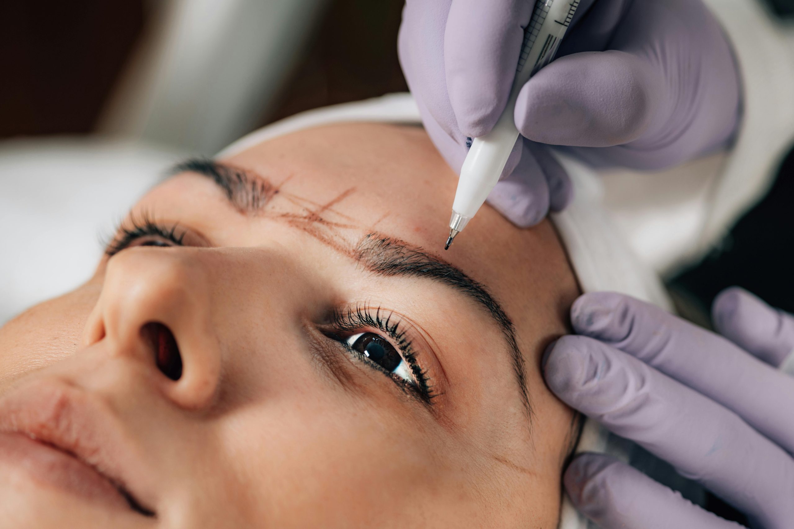 Technique brow lift sourcils parfaite sans douleur