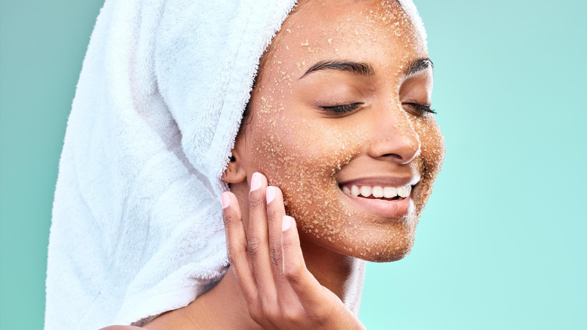 Quel actif privilégier dans un gommage visage pour révéler l’éclat de la peau ?