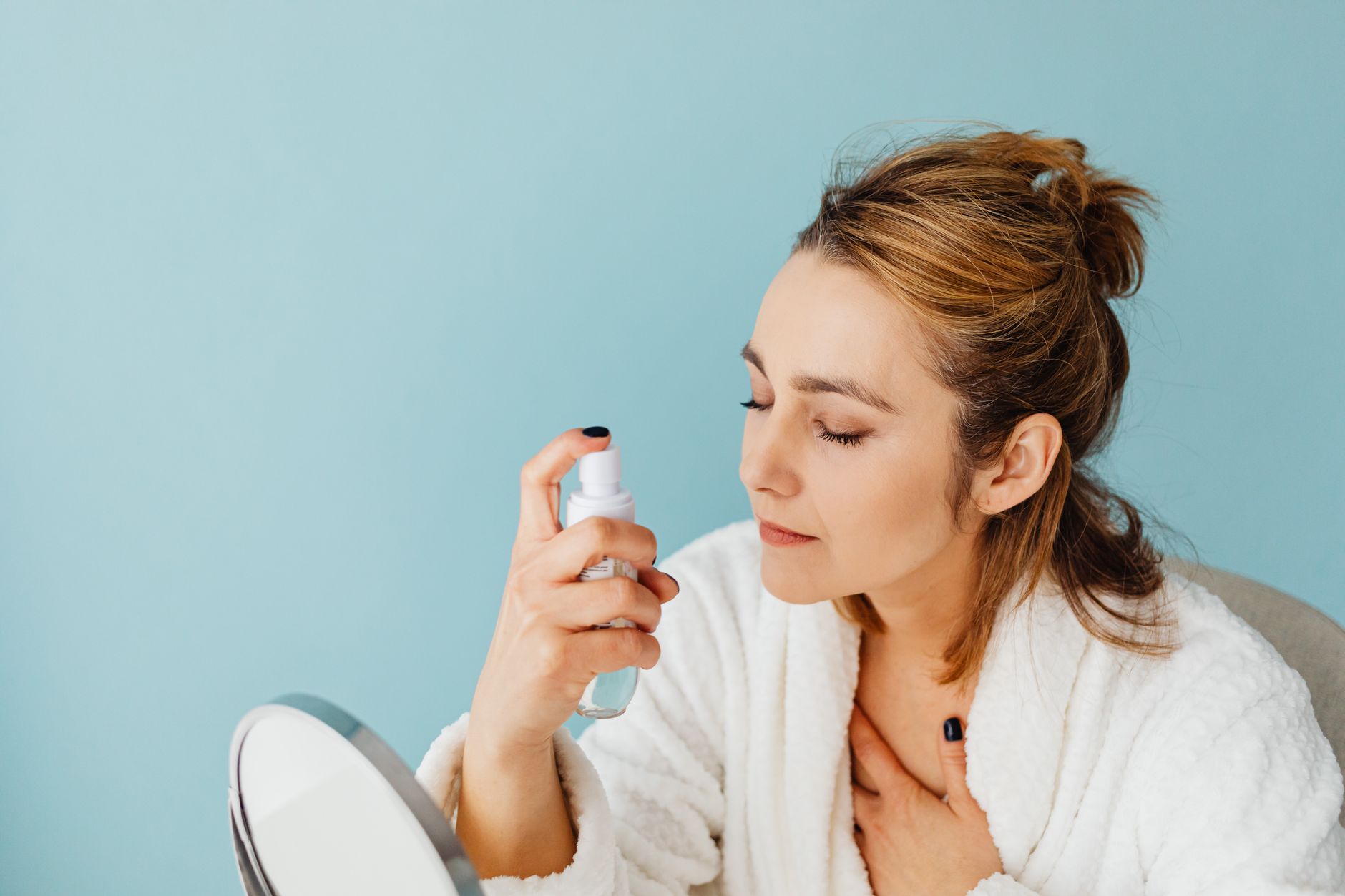 Brumisation d'un soin du visage rafraichissant