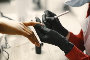 manucure et soin des mains en institut