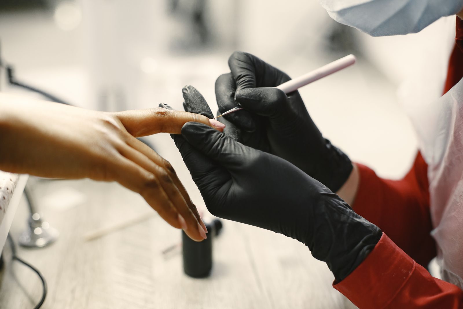manucure et soin des mains en institut