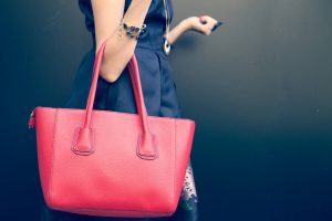 Quel sac en cuir femme choisir pour traverser les tendances